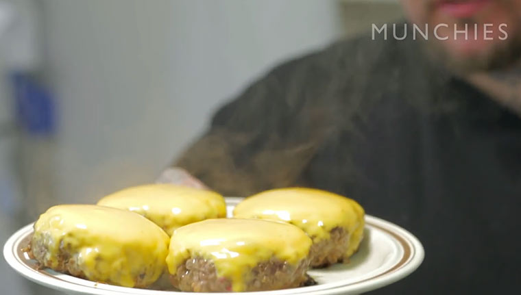 How to Make a Perfect Cheeseburger