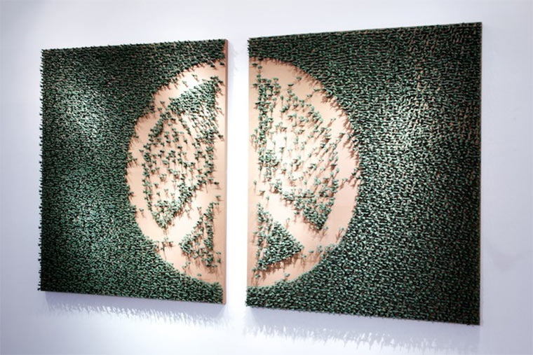 Peace-Zeichen aus 20.000 Spielzeugsoldaten