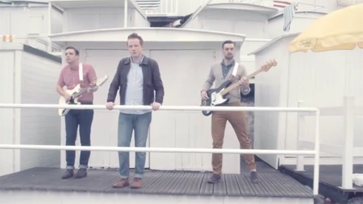 Two Door Cinema Club – Sun