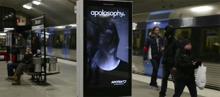 Interaktive Werbesteele reagiert auf U-Bahn