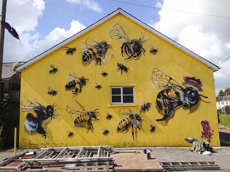 Bienen Street Art Save-The-Bees_02 