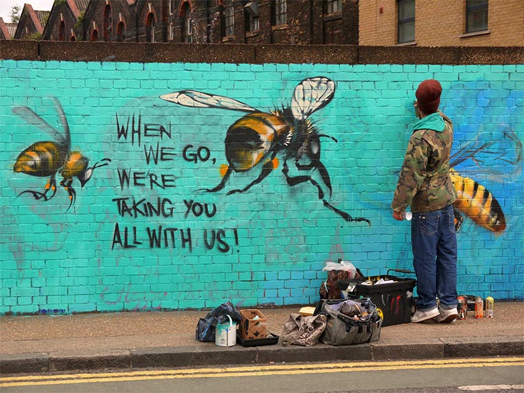 Bienen Street Art Save-The-Bees_07 