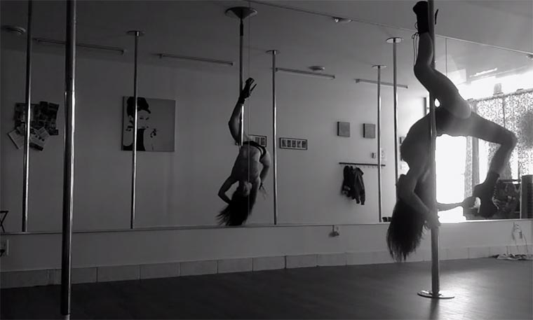 Pole-Dancing in Slowmotion slowmotion-pole-dancing 