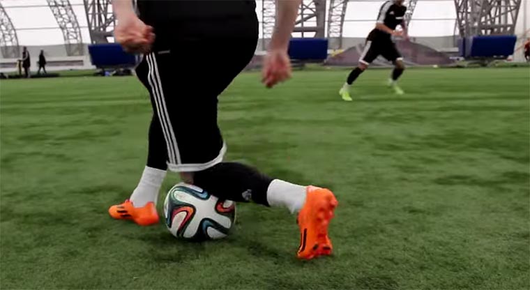 Fußball-Tricks im Höchsttempo Soccer-Matchplay-Skills 