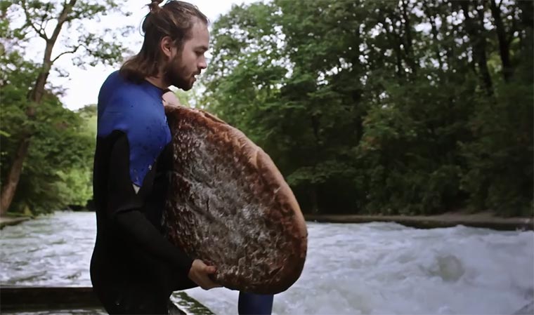 Mit dem Surfbread Wellenreiten gehen