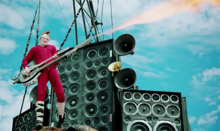 Conan fährt im Mad Max-Style zur Comic-Con