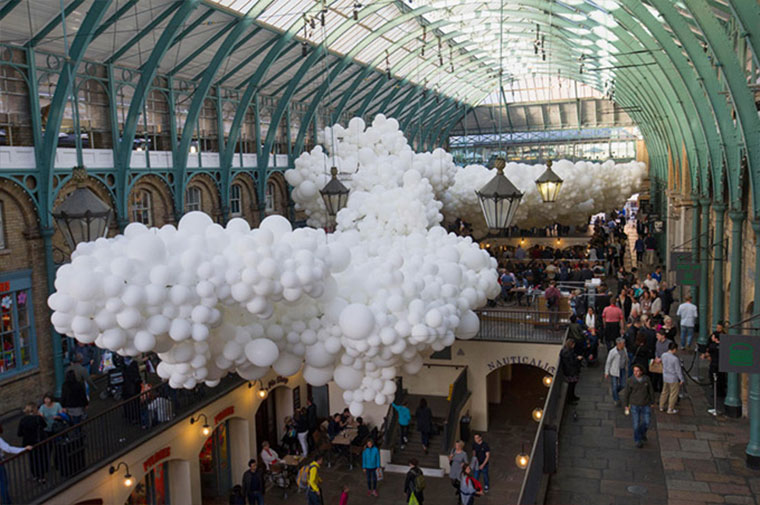 Wolkendecke aus 100.000 Luftballons Heartbeat-Petillon_05 