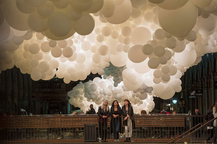 Wolkendecke aus 100.000 Luftballons Heartbeat-Petillon_06 