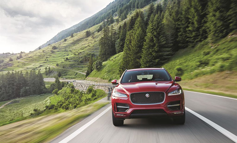 Jaguar F-PACE stellt Looping-Weltrekord auf Jaguar_F-PACE_07 