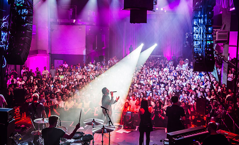 30.000 schrieben Song für Adel Tawil