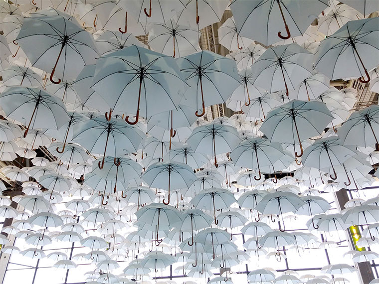 Ein Meer aus 1.100 Regenschirmen 1100umbrellas_04 
