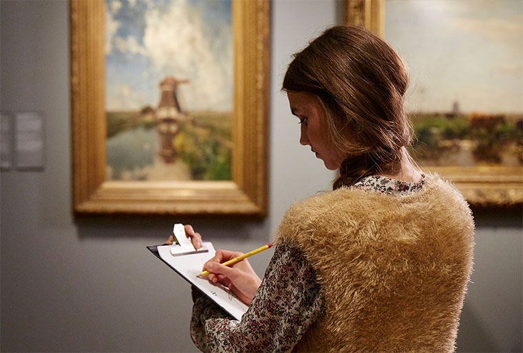 Museum verbietet Fotos & verteilt Skizzenblöcke