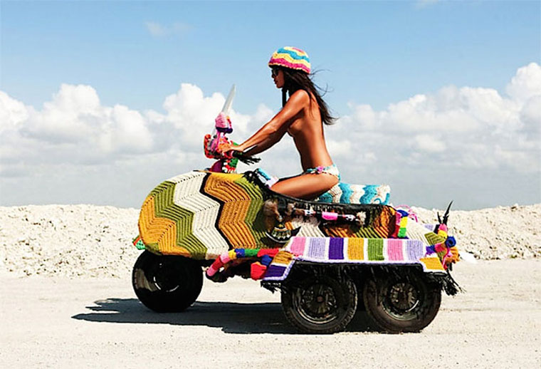 Verstrickt und zugenäht Magda-Sayeg_01 