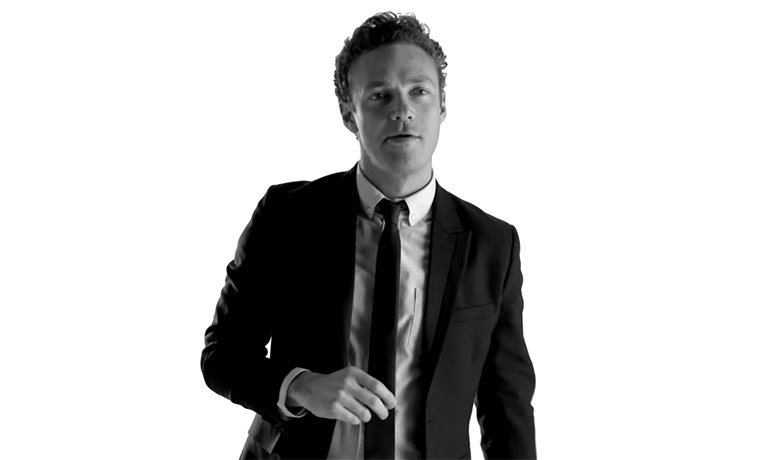 TWD-Darsteller imitiert Promis Nano-Impressions-Ross-Marquand 