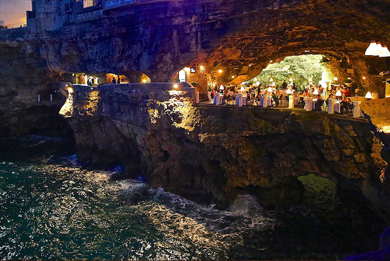 Wunderschönes Restaurant in einer Höhle grottapalazzese_05 