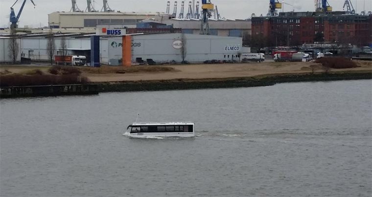 Der Hafencity Riverbus fährt ab April durch die Elbe