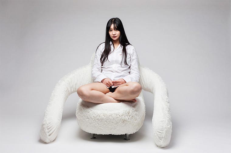 Dieser Sessel umarmt dich free-hug-sofa_02 