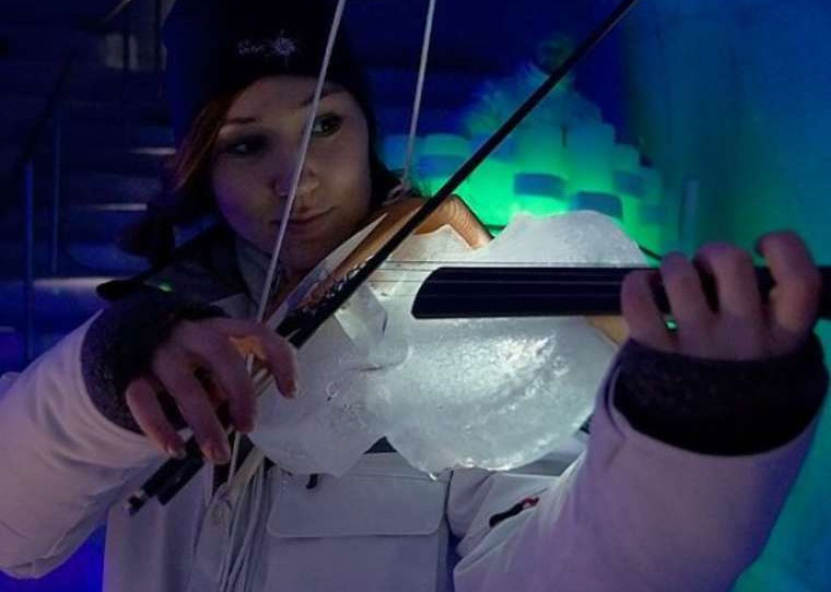 Musik auf Instrumenten aus Eis
