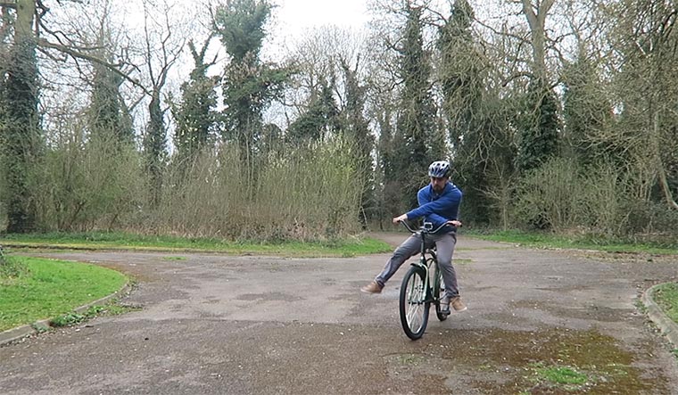 Mike Boyd lernt das Backwards Brain Bike mike-boyd-backwards-brain-bike 