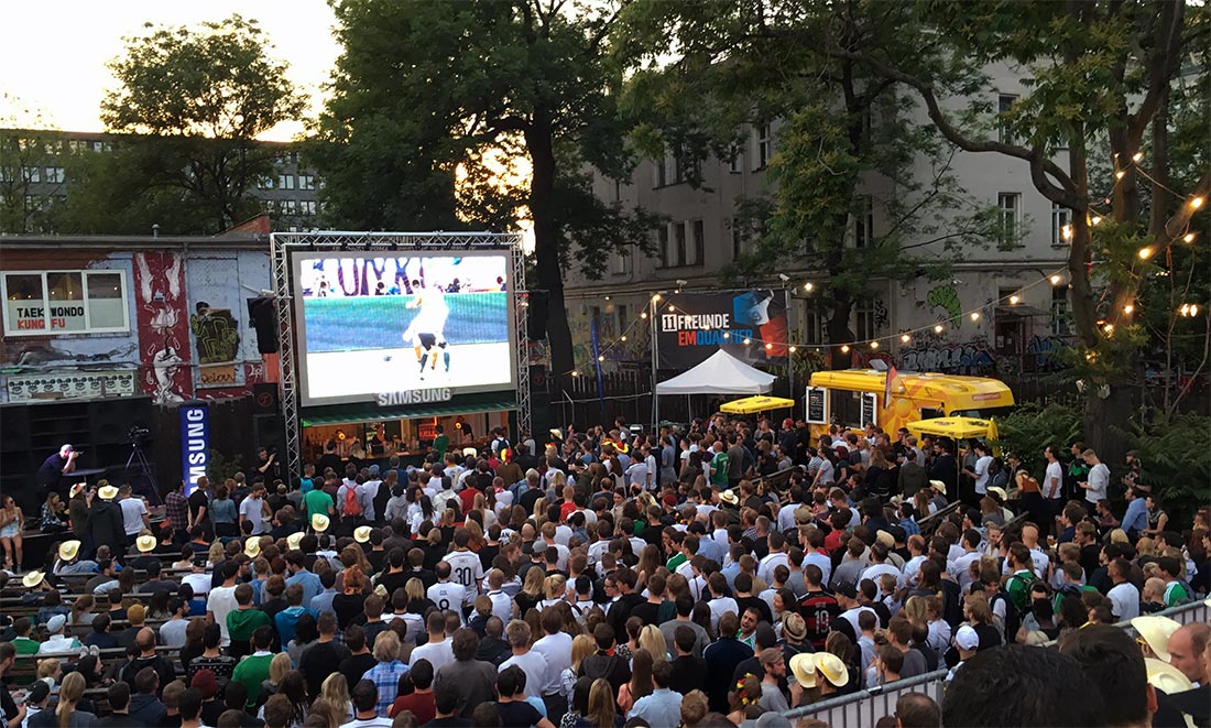 Mein Besuch beim EM-Public Viewing in Berlin GOLDENTOAST-EM-Publicviewing_02 