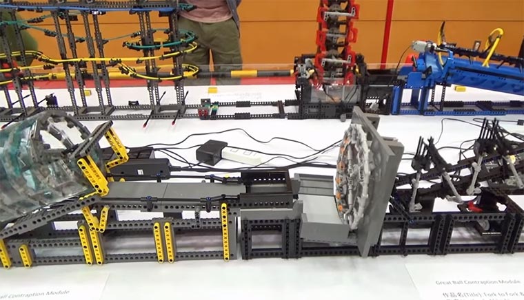 Ballmaschinen-Kette aus LEGO Technik