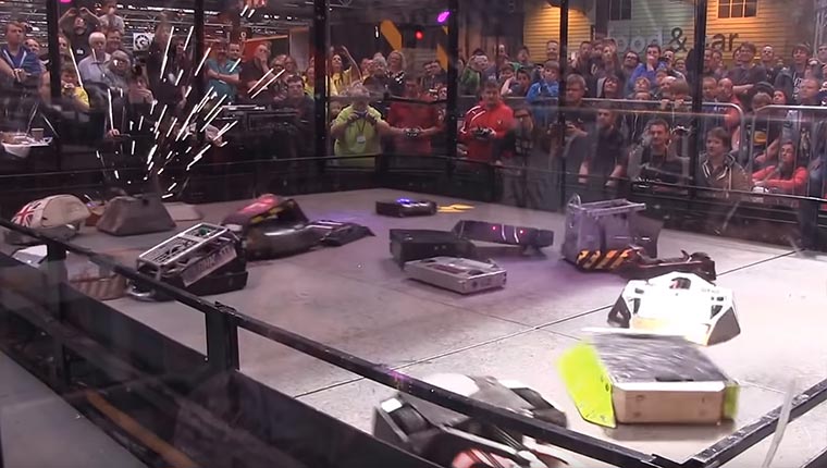 Wenn 18 Roboter gegeneinander kämpfen