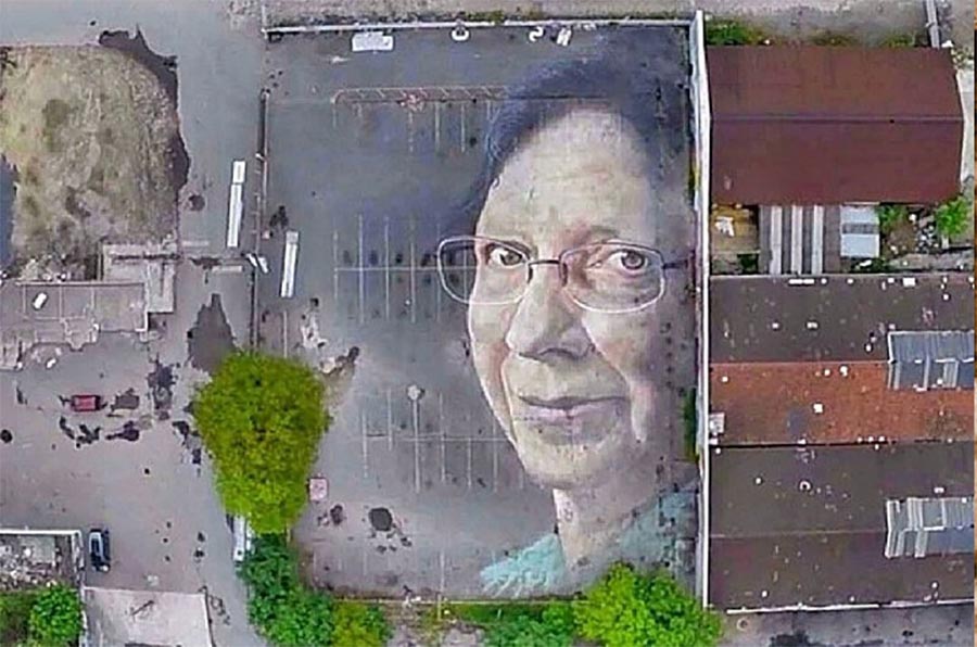 Gigantische Portraits auf Satellitenbildern