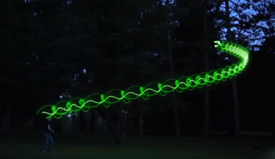 Im Dunkeln leuchtender Boomerang glow-in-the-dark-boomerang 