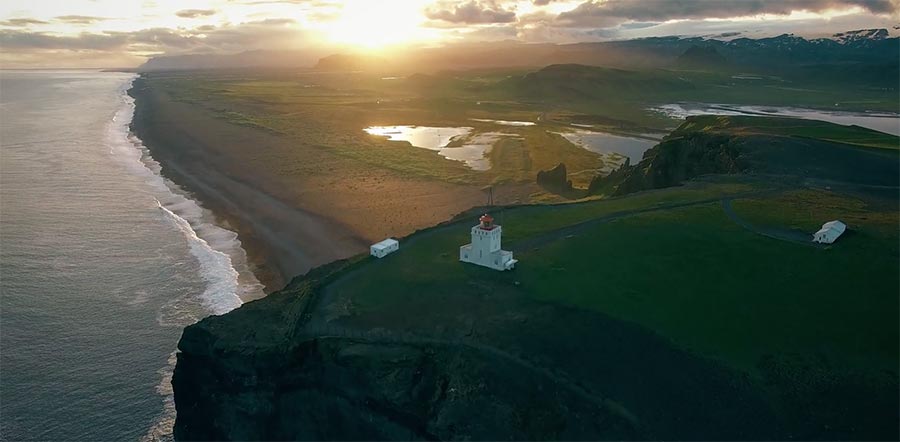 Mit der Drohne über Island