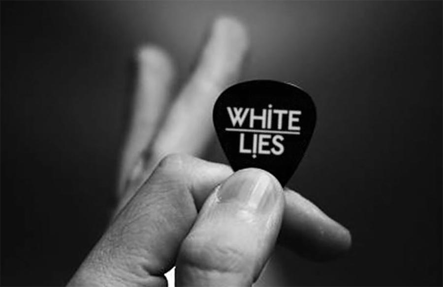 White Lies: 2x signiertes Album und 2 Tourtickets