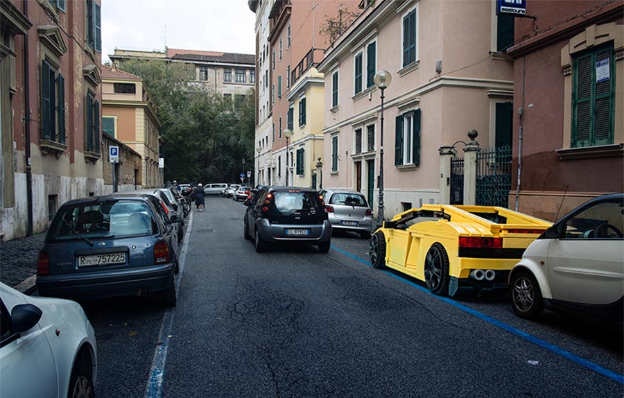 LEGO-Autos in den Straßen Roms