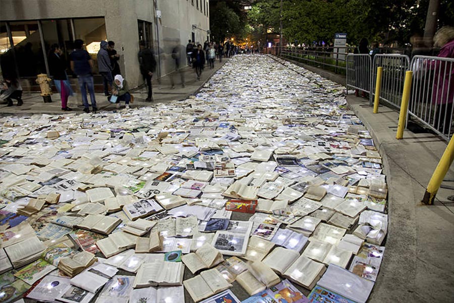 Ein Fluss aus 10.000 Büchern literature-vs-traffic_03 
