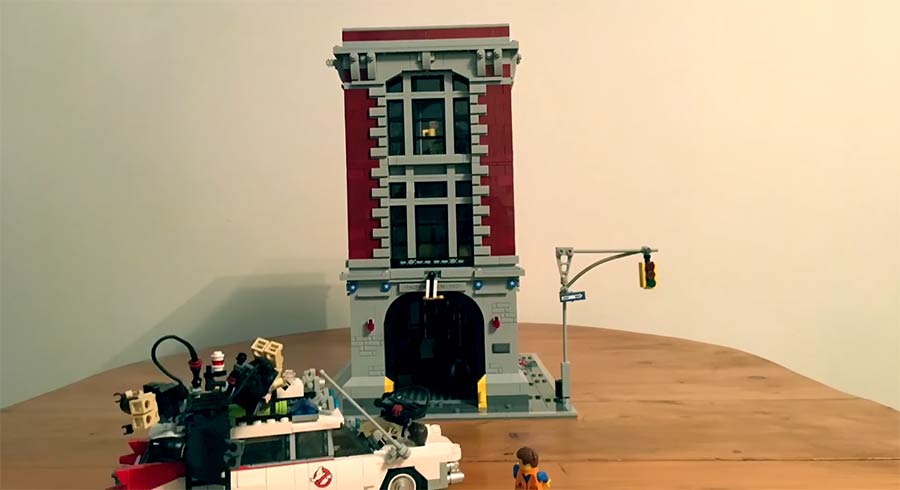 Stopmotion-Bau des LEGO Ghostbusters Feuerwache LEGO-Ghostbusters-Firehouse-Stop-Motion-Build 