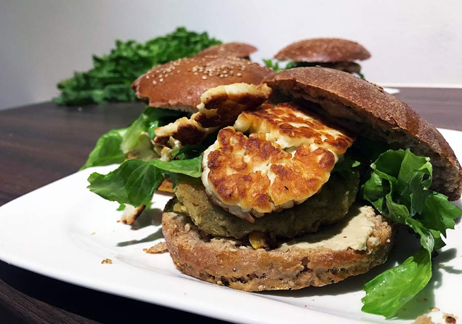 Ein-Minuten-Menü: Falafelburger mit Halloumi