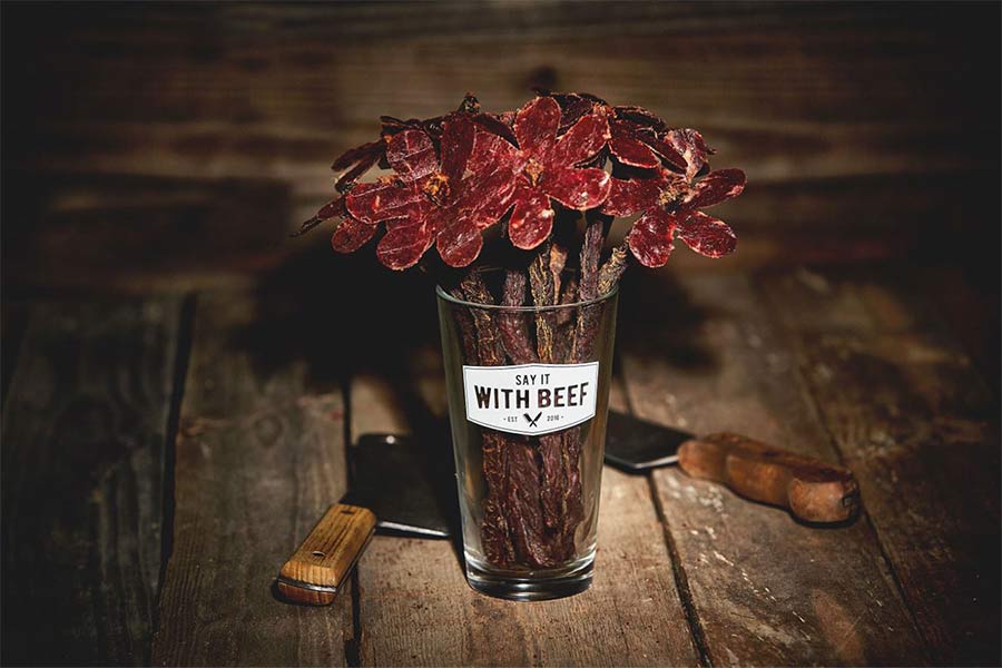 Lecker: Blumen aus Wurst say-it-with-beef-flowers_01 