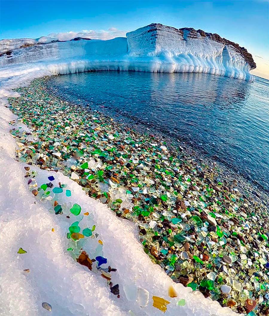 Russlands bunter Vodkaflaschen-Strand vodka-bottle-beach_03 