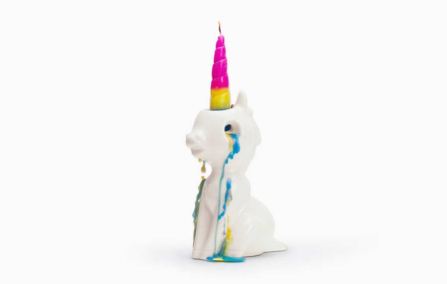 Diese Einhornkerze weint Regenbögen unicorn-candle_01 
