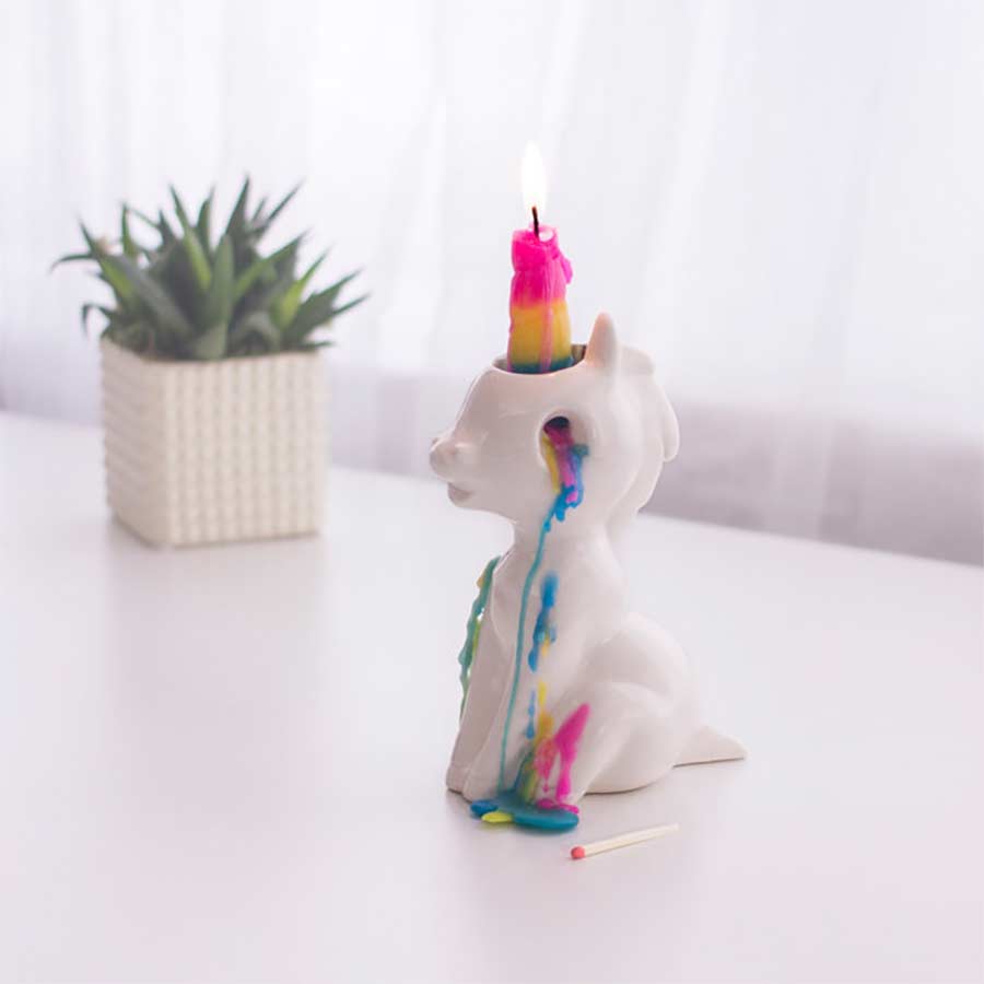 Diese Einhornkerze weint Regenbögen unicorn-candle_02 