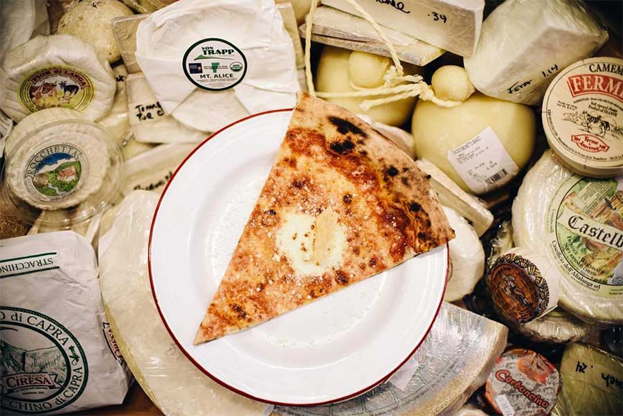 Pizza mit 101-Käsesorten