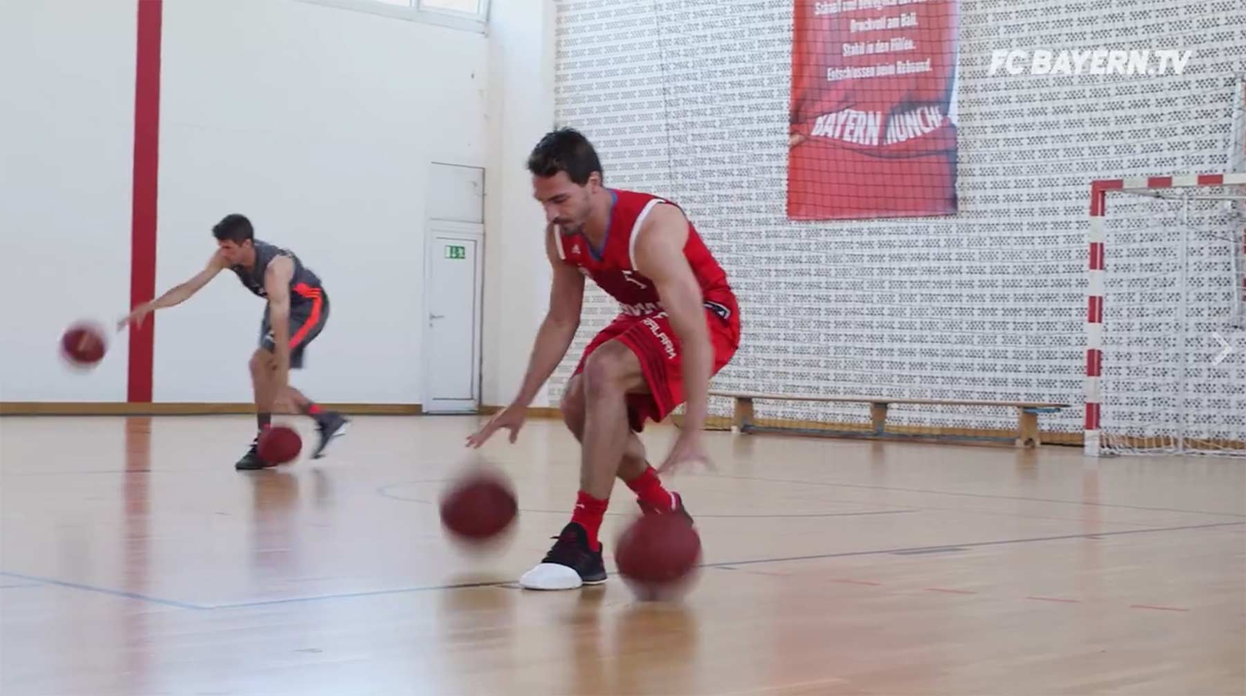 Mats Hummels und Thomas Müller battlen sich in diversen Sport-Challenges