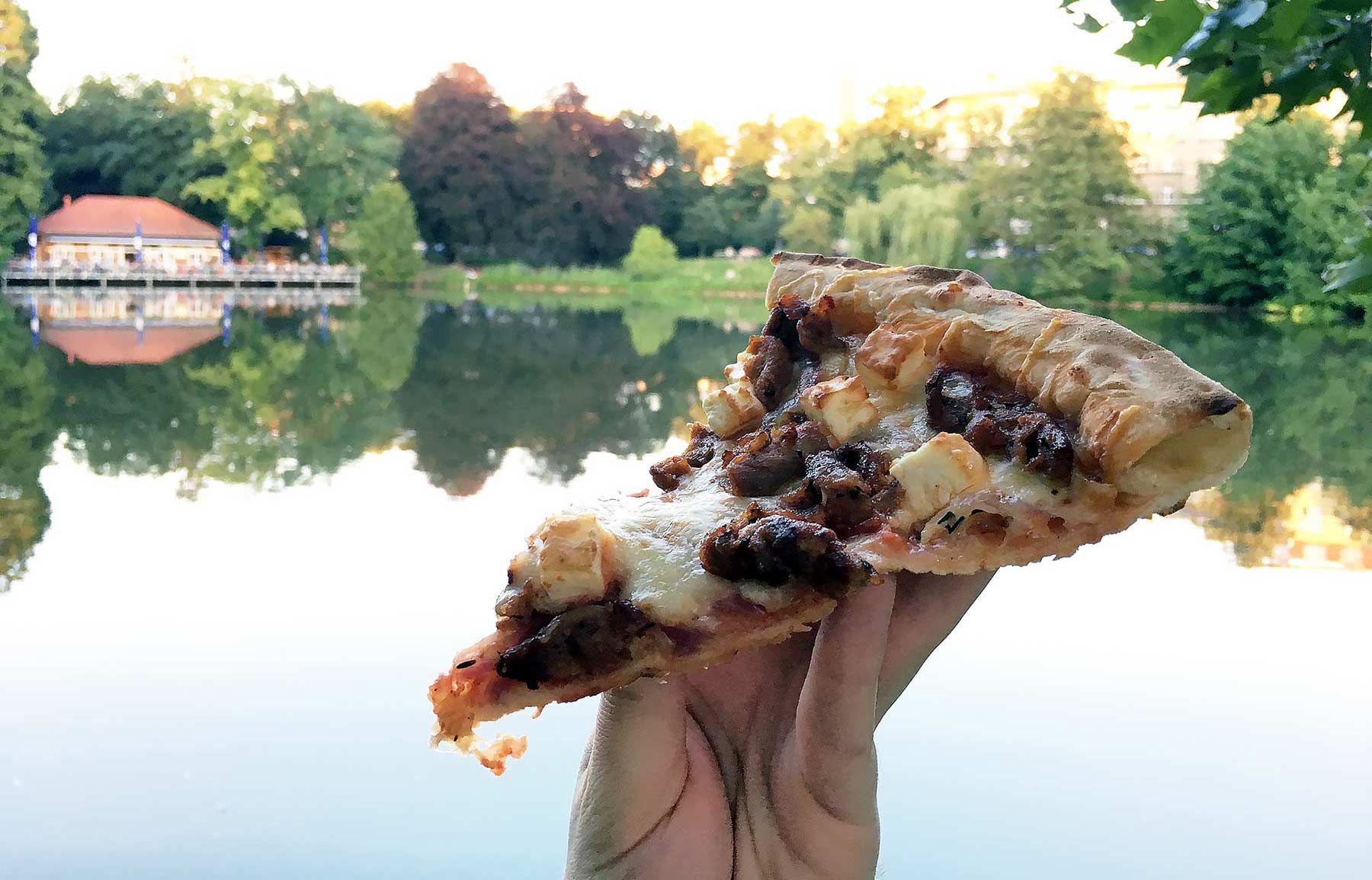 Pizza-Party im Park