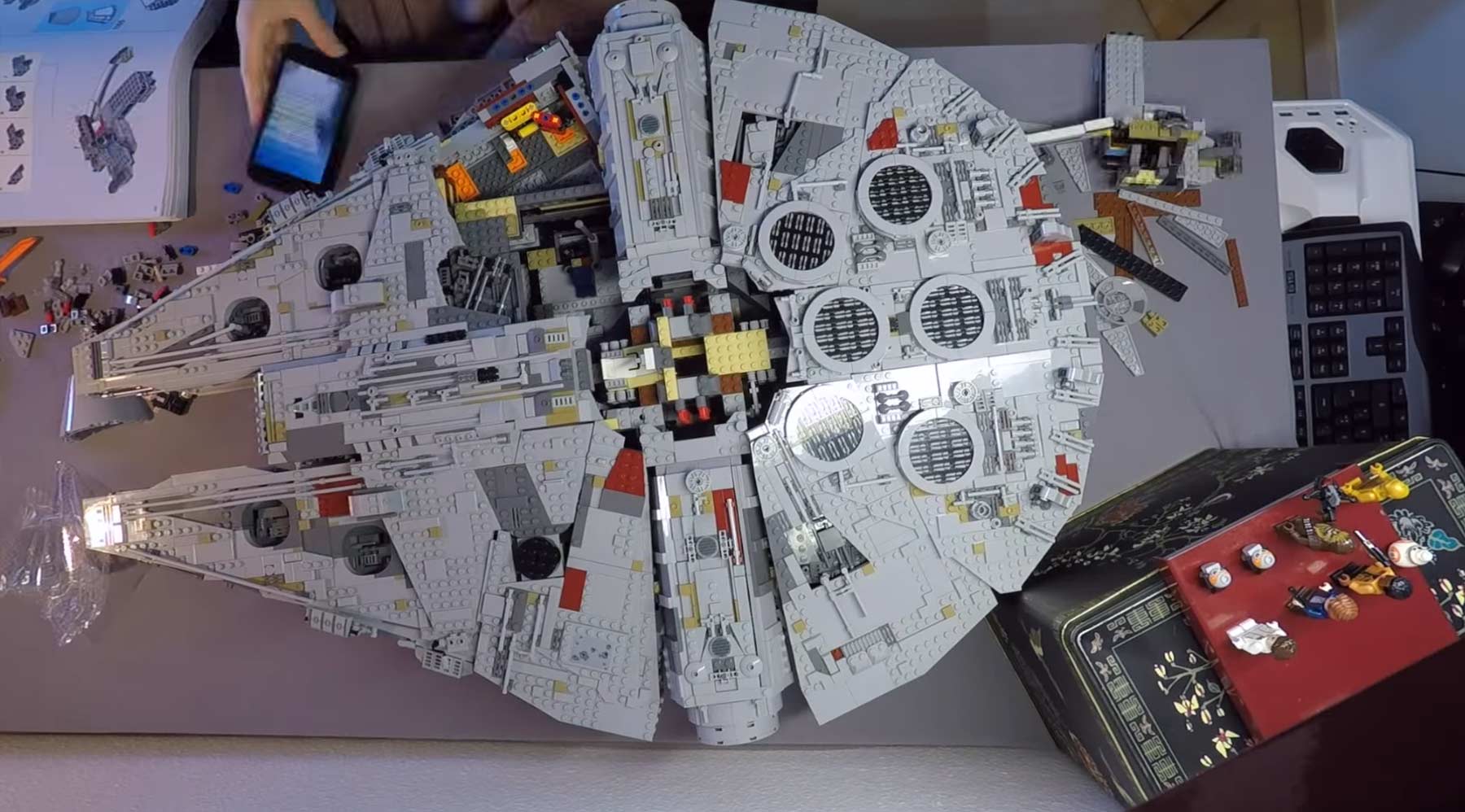 Timelapse: Bau des neuen LEGO-Millenium Falcon LEGO-millenium-falcon-speedbuild 