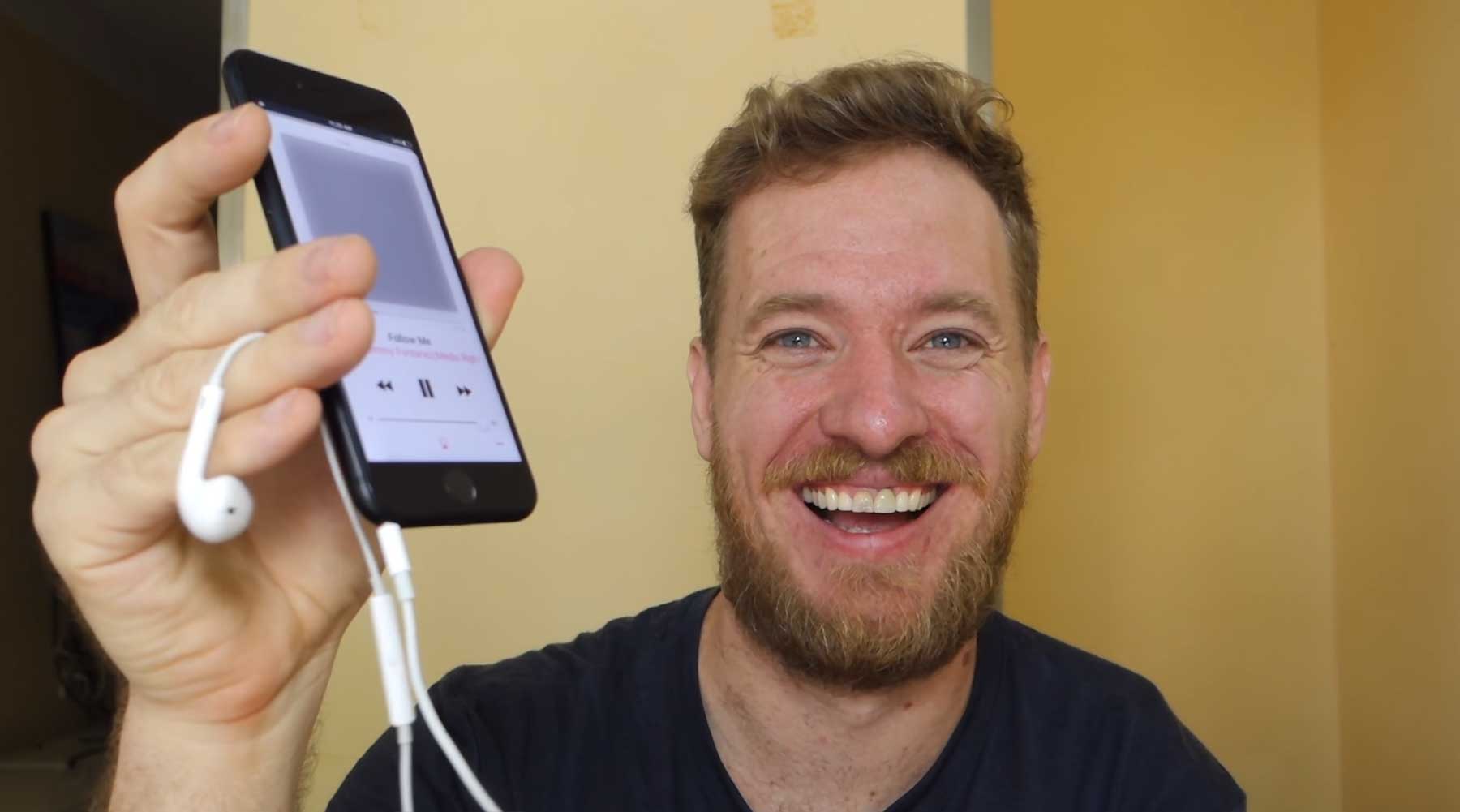 Scotty Allen hat sich einen Kopfhörereingang ins iPhone 7 gebaut iphone-7-kopfhoerereingang 