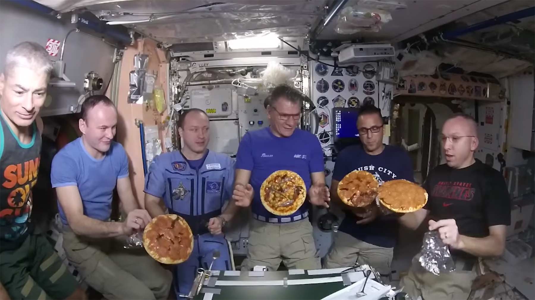 Pizza-Party im Weltall pizza-party-in-space 