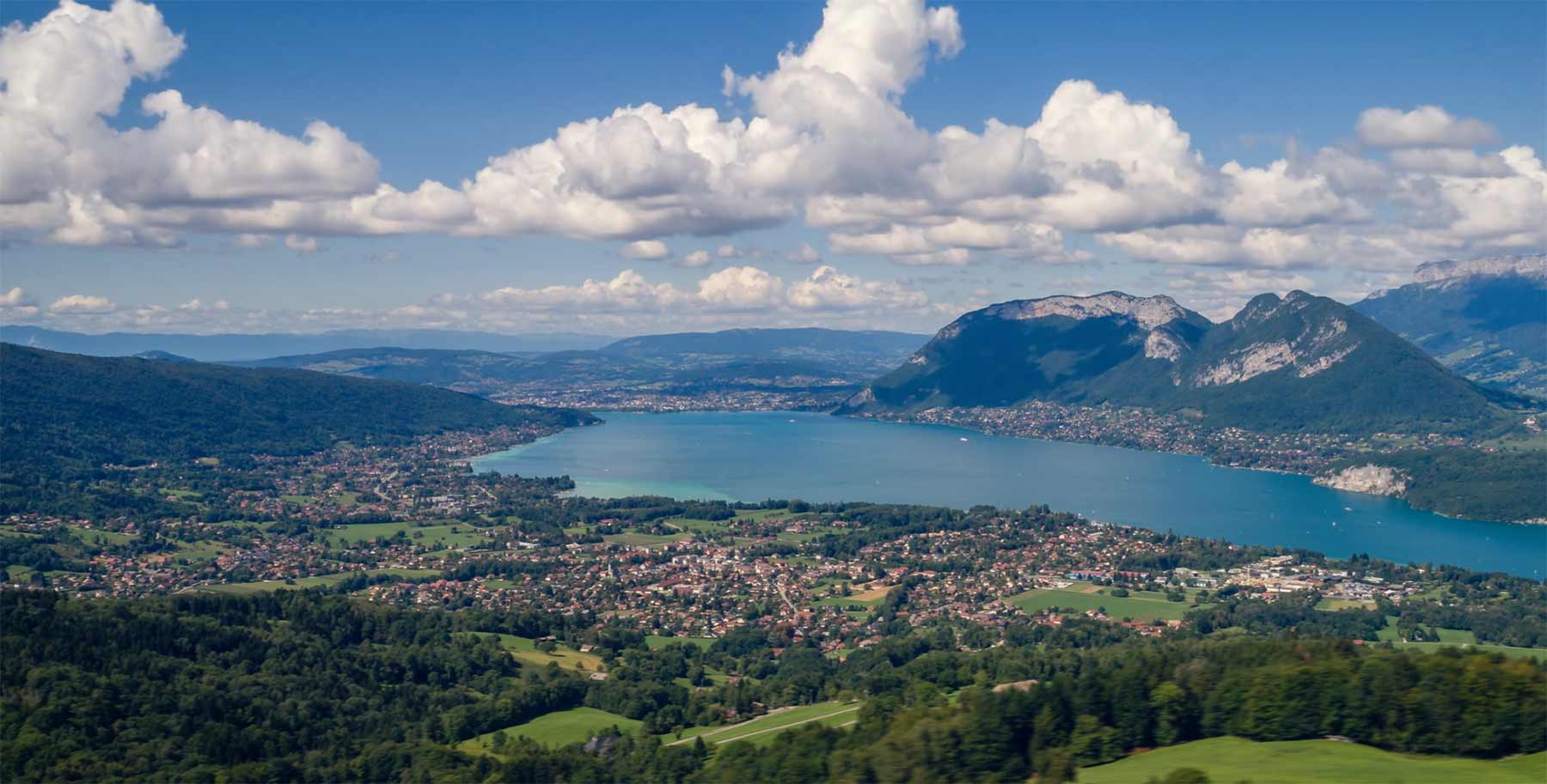 Annecy im doppelten Hyperlapse-Portrait