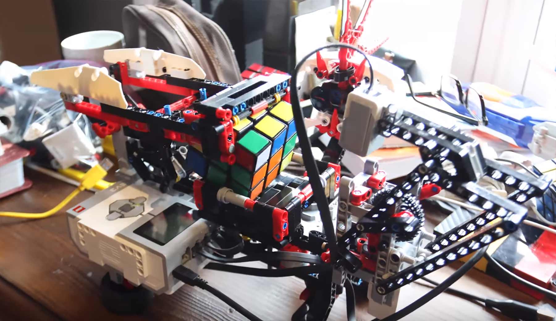 Diese LEGO-Roboter kann Zauberwürfel lösen LEGO-roboter-rubiks-rube 