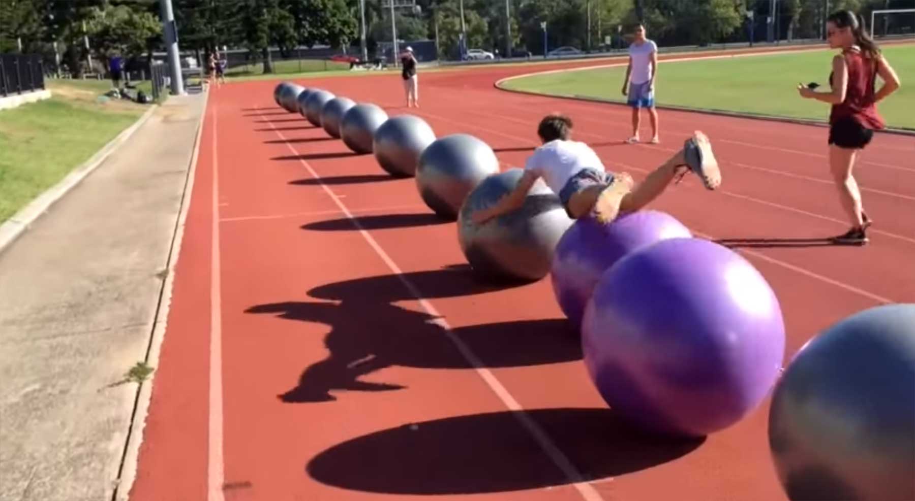 Rekord im Gymnastikball-Surfen