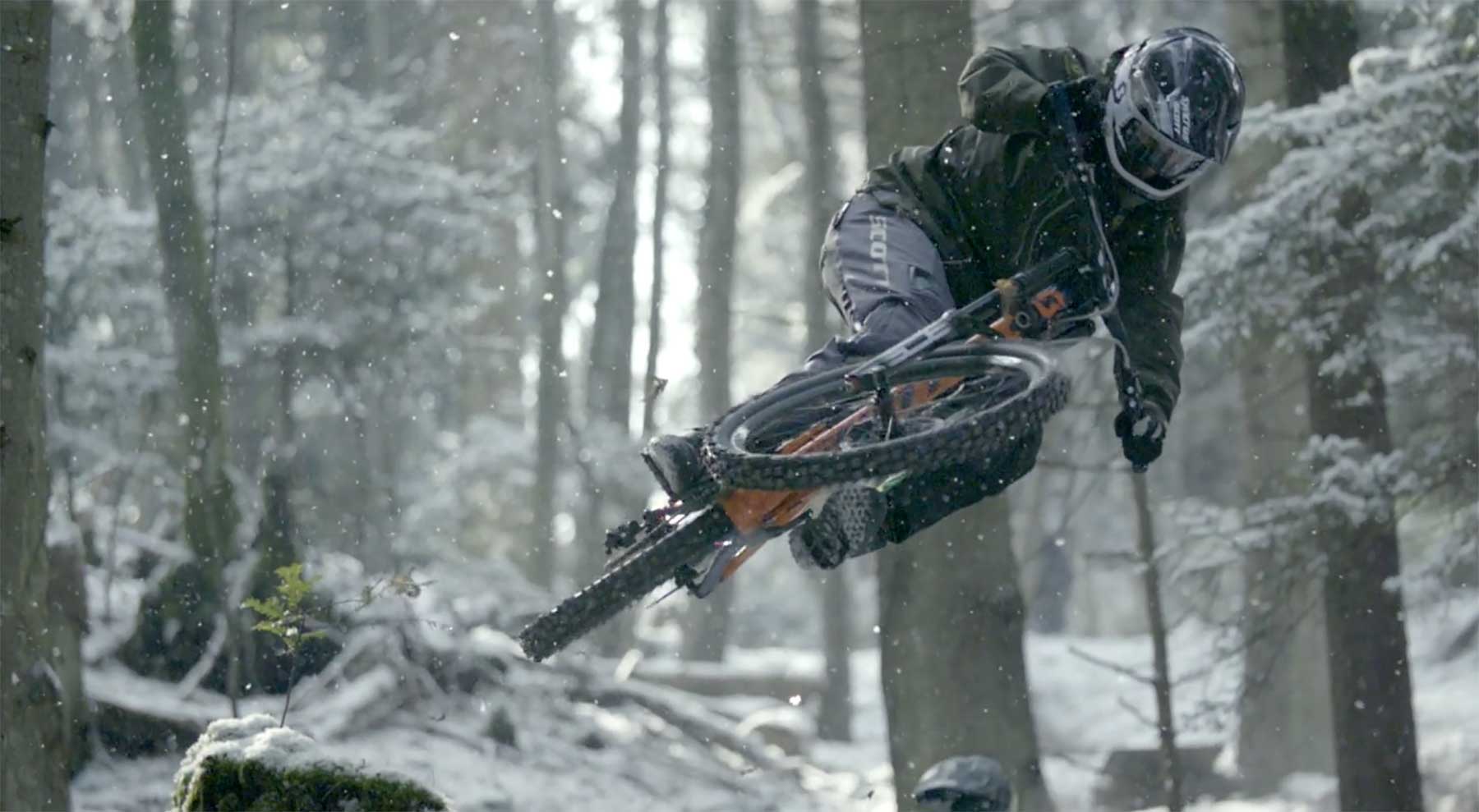 Mountainbiken im Schnee old-man-winter 