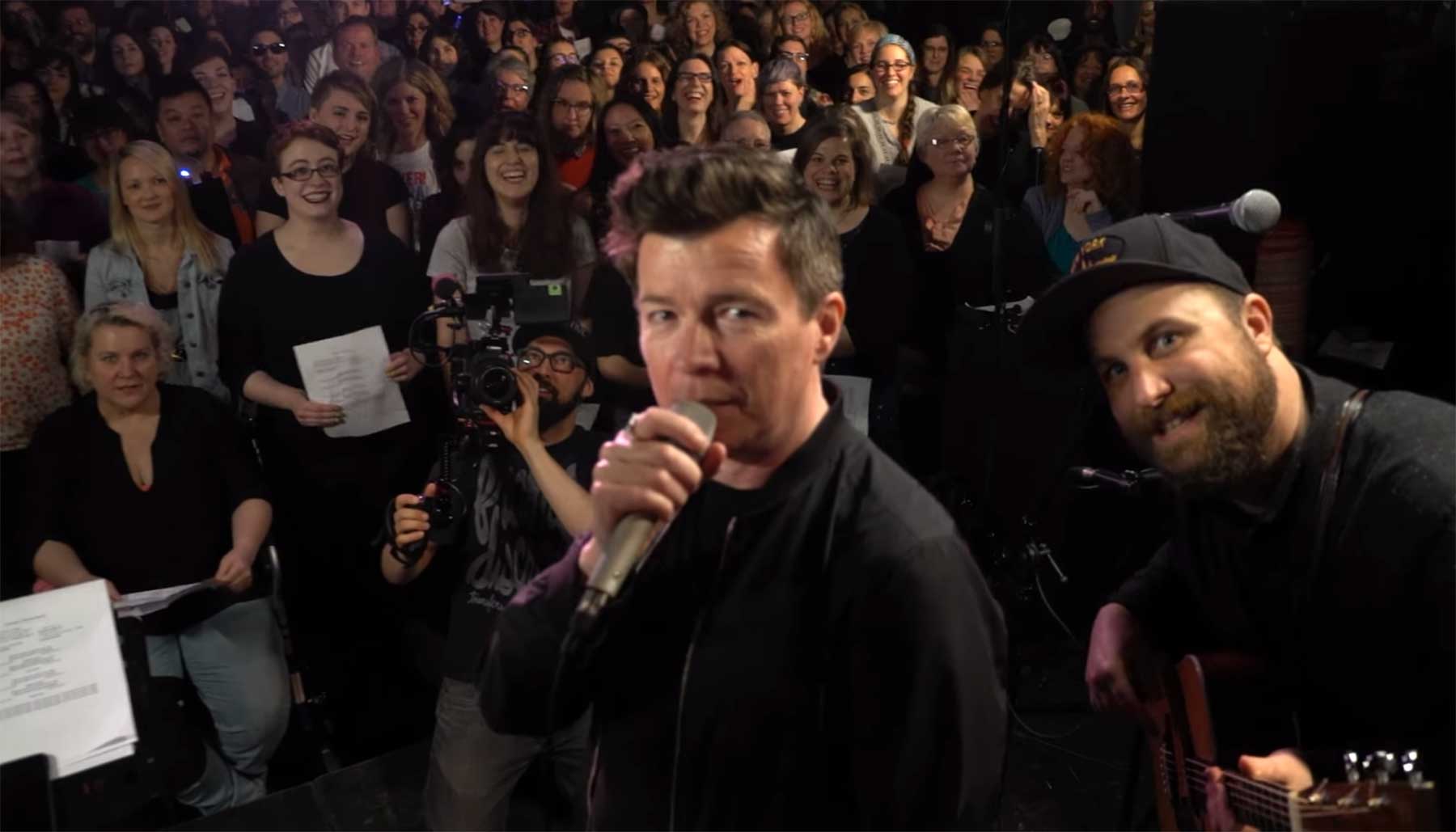 Rick Astley ft. Choir! Choir! Choir! - Never Gonna Give You Up rick-astley-mit-chor-choir-choir-choir_never-gonna-give-you-up 