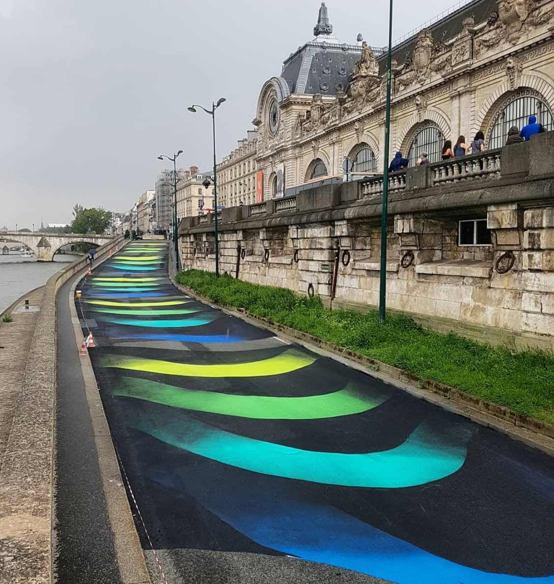 18.000 Quadratmeter großes 3D-Loch im Boden Stream-street-art-1010_04 